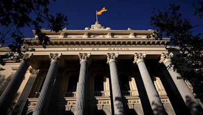 El IBEX 35 consolida niveles tras los recientes avances mientras vigila la macro