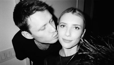 Emma Roberts anuncia su compromiso con el actor Cody John: ‘Pongo esto aquí antes de que mi mamá les diga a todos’