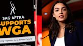 Alexandria Ocasio-Cortez se une a la huelga de actores y guionistas: "Esta es una lucha contra la codicia"