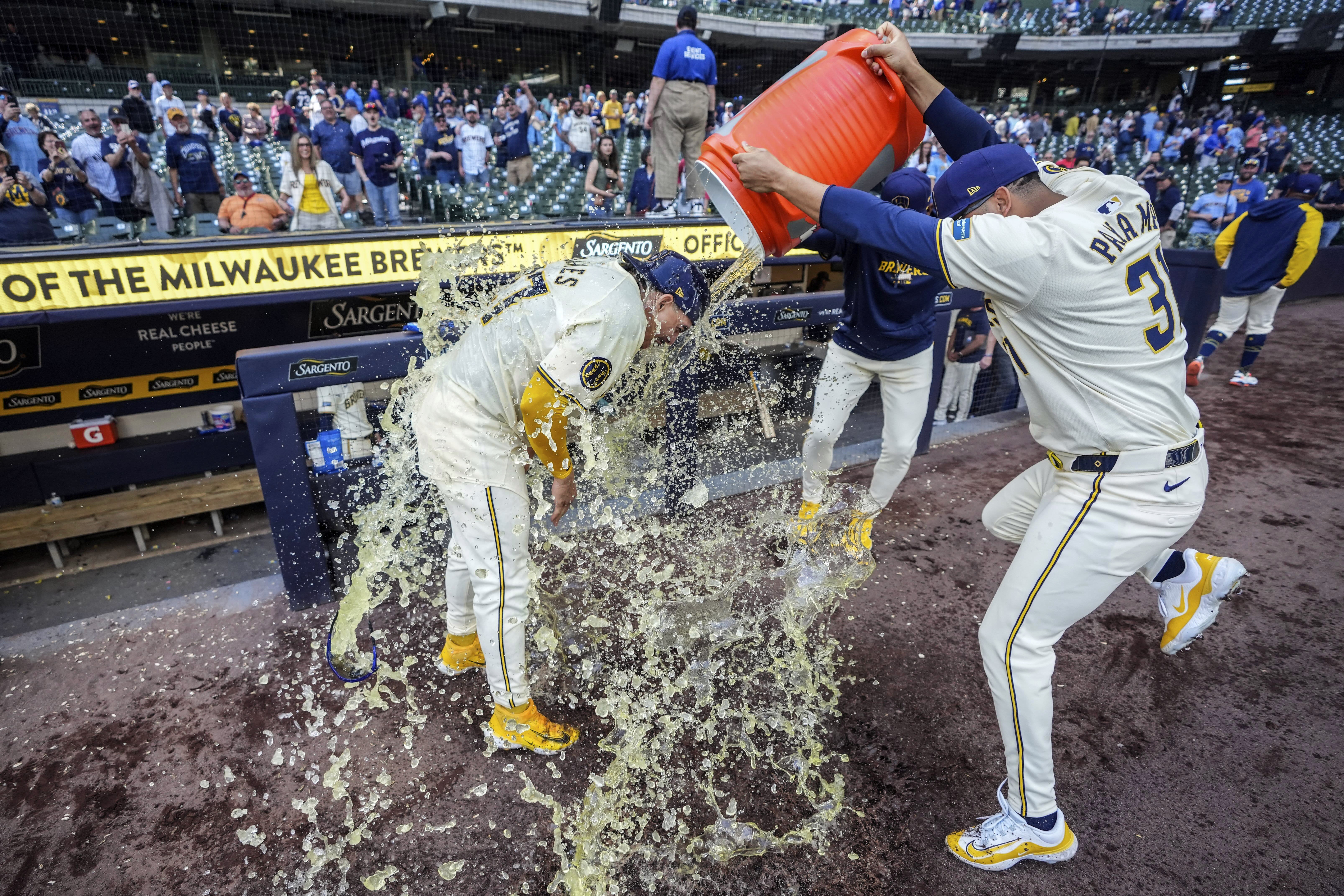 Adames homers twice with 4 RBIs, Brewers beat Rays 7-1 to take 2 of 3 in contentious series
