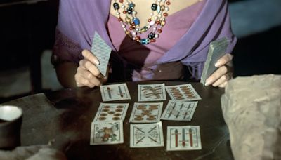 How To Read Tarot Cards: A Beginner’s Guide