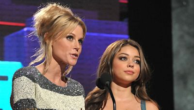 Julie Bowen Reacts to Being Credited for Saving Sarah Hyland From Abusive Relationship - E! Online