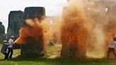 Detuvieron a dos activistas por pintar de naranja el famoso monumento de Stonehenge | Mundo