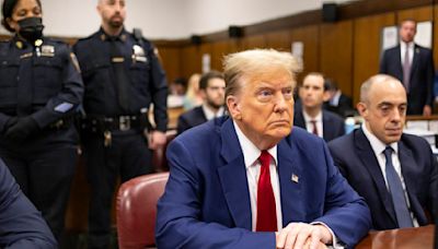 La Justicia multa a Trump por atacar públicamente a los testigos de su juicio penal