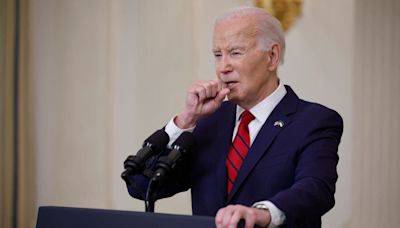 Biden appears to read script instructions out loud in latest teleprompter gaffe: 'Four more years, pause'