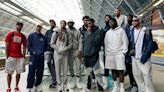 Selección de baloncesto de EE.UU. arriba a Francia antes de su presentación olímpica el domingo
