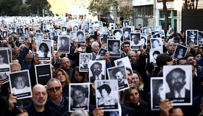 Families demand justice 30 years after deadly Argentina bomb attack