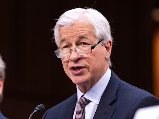 Jamie Dimon says the end to his time as JPMorgan CEO is 'not 5 years anymore'