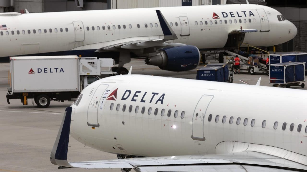 Delta issues apology over tweet about employees’ Palestinian pins