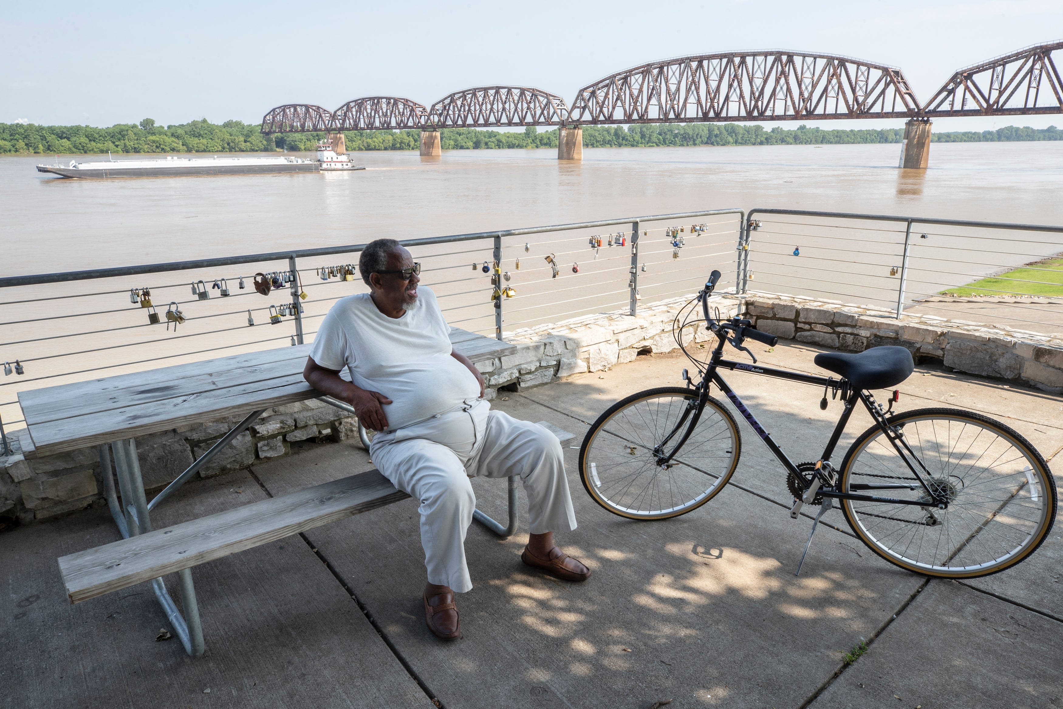 Louisville filmmaker releases movie on Ohio River to Kentucky