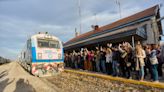 Nostalgia en el andén. El tren volvió a Mendoza: tardó 29 horas y trasladó pocos pasajeros