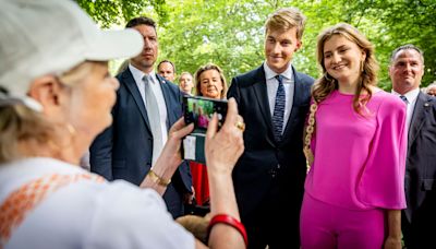 Elisabeth de Bélgica, la princesa que triunfa vestida de rosa las 24 horas del día