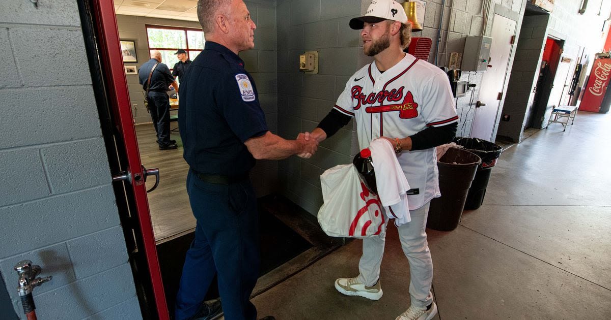 Photos: Braves' A.J. Minter shows appreciation for firefighters