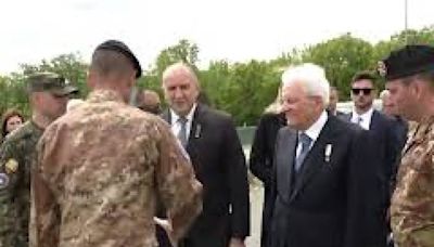 Mattarella in Bulgaria, visita alla base Nato di Novo Selo