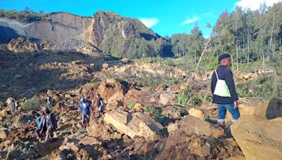 Rescatadores buscan supervivientes del alud que enterró una aldea en Papúa Nueva Guinea