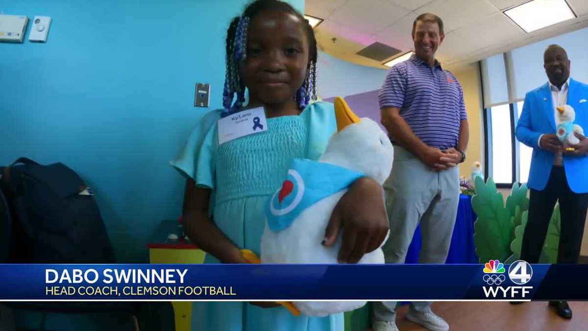 Dabo Swinney makes surprise stop with ducks at Upstate hospital to help kids