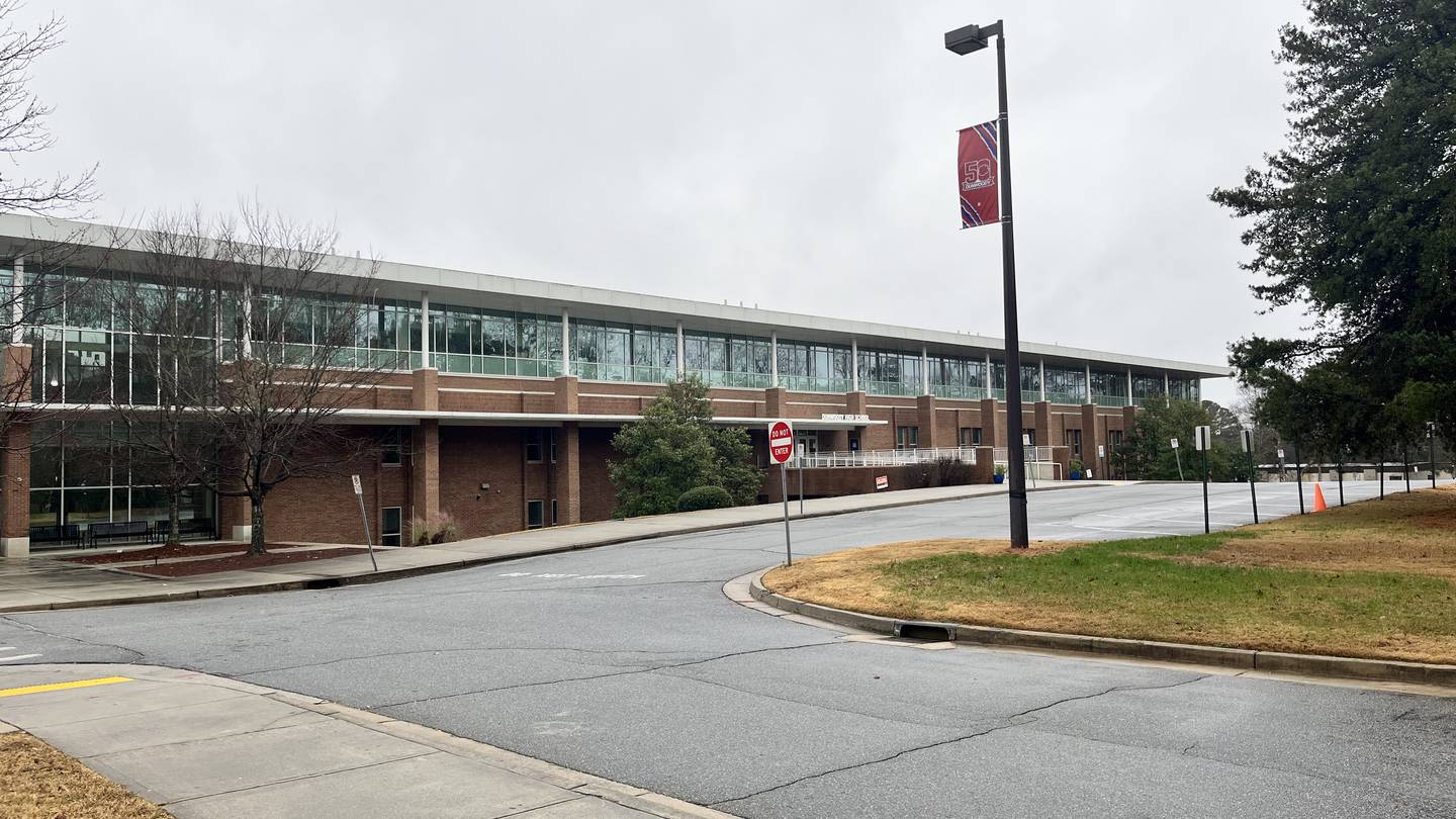 15-year-old girl dies after medical emergency at Dunwoody High School