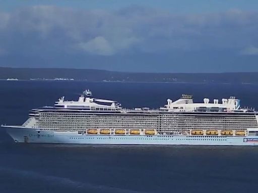 Cruise ship anchored in Elliott Bay due to strong winds