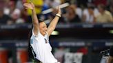 Olympian Amy Van Dyken-Rouen throws out first pitch ahead of NLCS Game 3