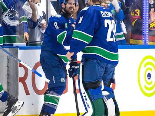 Canucks overcome 3-goal deficit to stun Oilers 5-4 in Game 1