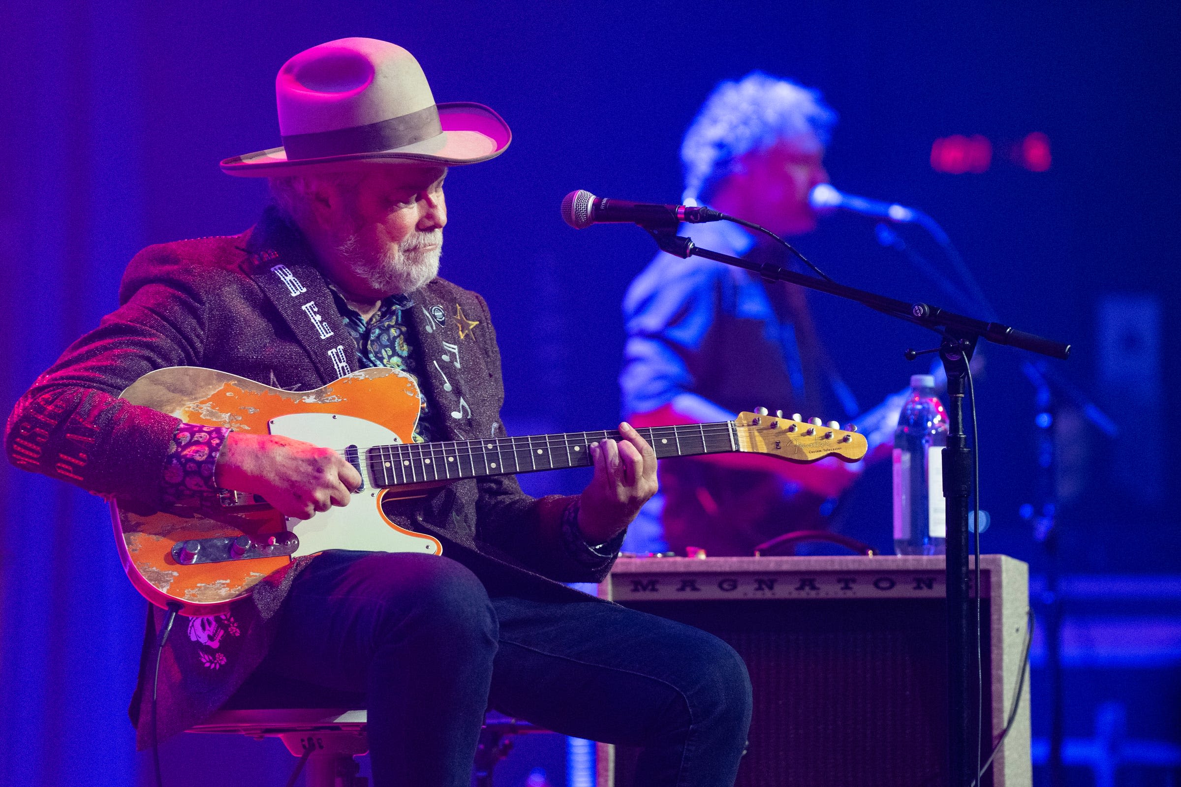 Robert Earl Keen keeps the party going forever at Nashville's Ryman Auditorium