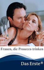 Frauen, die Prosecco trinken