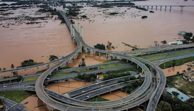 Al menos 57 personas muertas por inundaciones en el sur de Brasil mientras continúan labores de rescate