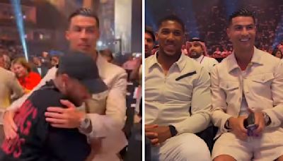 Cristiano Ronaldo coincide con Neymar y Anthony Joshua en la pelea entre Fury y Usyk - MarcaTV