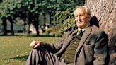 Fans recuerdan a J.R.R. Tolkien, autor de El Señor de los Anillos, en el aniversario 50 de su muerte