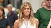 Jennifer Aniston succombe à la pièce phare de l'été