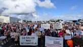 Centenares de personas vuelven a manifestarse en defensa del hospital de Jarrio: 'Atraviesa el peor momento de su historia'