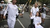 Wounded photojournalist carries Olympic flame in Paris