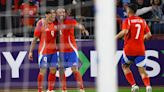 El Chile del Tigre Gareca goleó 3-0 a Paraguay en su último amistoso previo a la Copa América