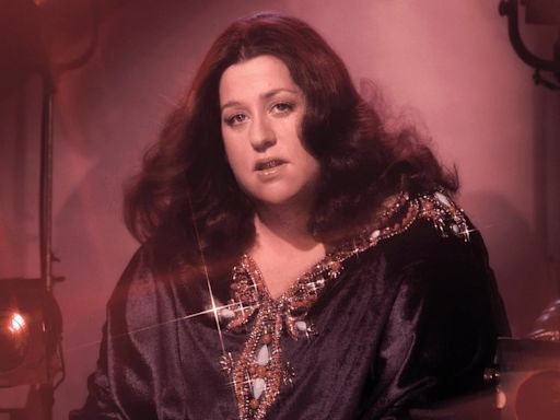 Mama Cass: What Really Happened to the Powerhouse Mamas & the Papas Vocalist