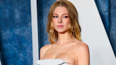Hunter Schafer Wore A Singular White Feather As A Red Carpet Outfit