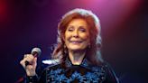 Loretta Lynn, country legend and 'Coal Miner's Daughter' singer, dies