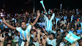 El fenómeno Mundial: Bangladesh le pedirá a la Argentina llevar la Copa de Qatar a su país para continuar con los festejos