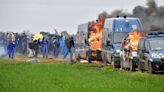 Protesto contra reserva de água para agricultura degenera em "campo de batalha"