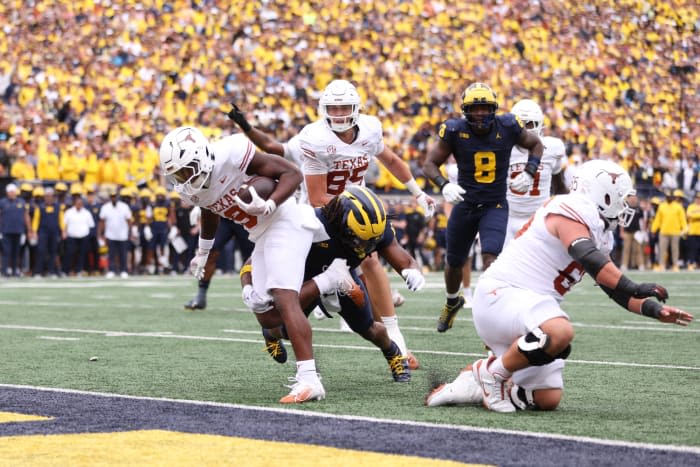 Michigan football’s quarterback struggles exposed in blowout loss to Texas, ending 29-game win streak