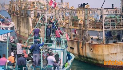 Barcos chinos ingresan a zonas prohibidas del mar del Perú y son confrontados por pescadores artesanales piuranos