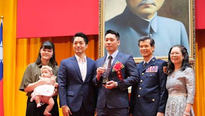 同台頒發「金吾獎」表揚模範警察 蔣萬安、李西河互動佳