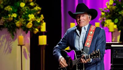 Country music legend sets US record for largest concert