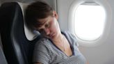 Razones detrás de por qué no dormirse en el avión antes de despegar: podría haber dolor