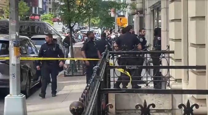 Police shoot and kill armed suspect in Manhattan: NYPD