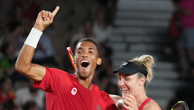 Canada’s Auger-Aliassime defeats Medvedev, advances to Olympic tennis quarter-finals