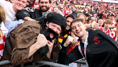 ¡Aaron Ramsdale se disfrazó para presenciar el ascenso de Southampton en Wembley!