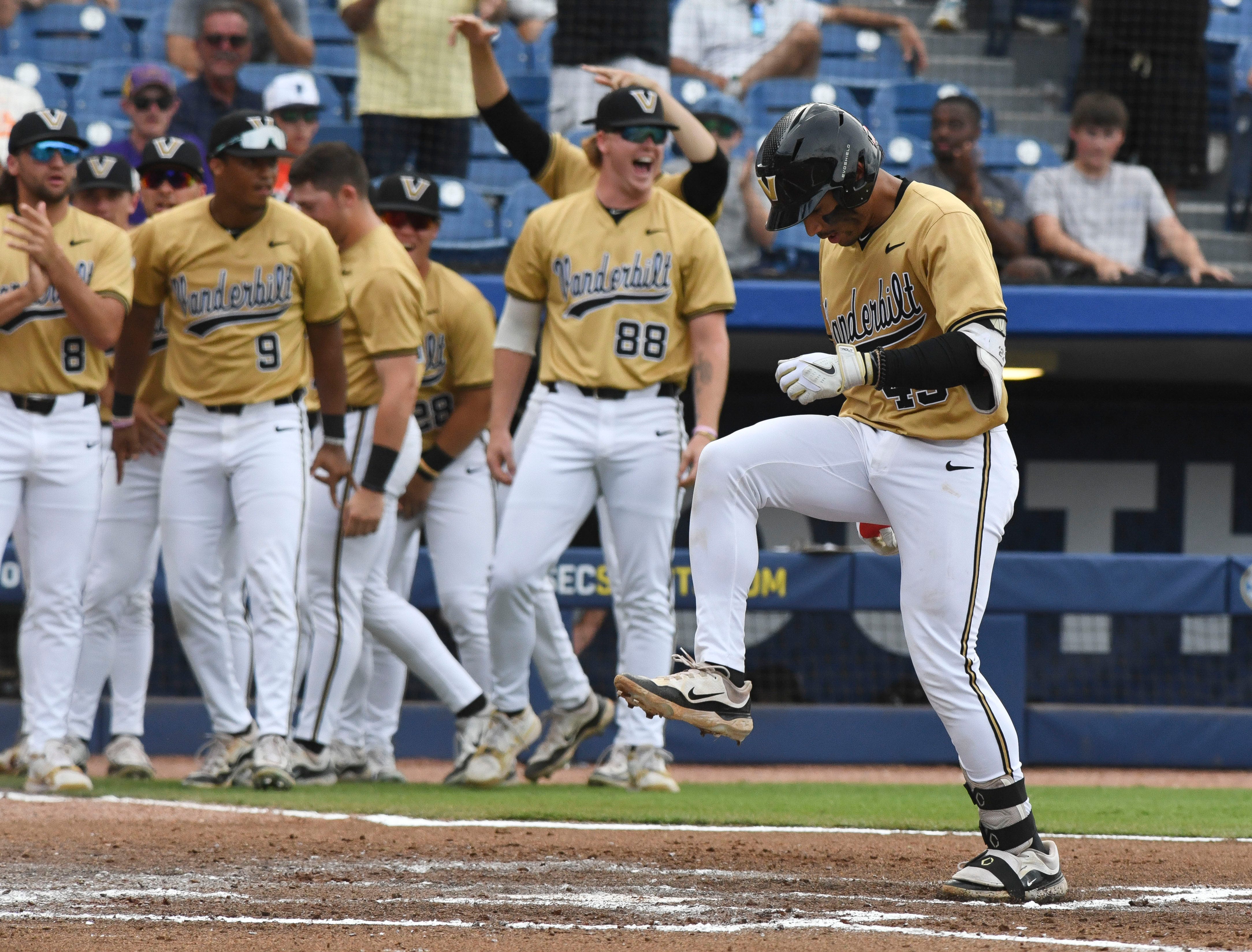 By thumping Tennessee baseball, Tim Corbin tapped a few shoulders about Vanderbilt | Estes