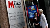 Repuntan acciones de banco británico Metro