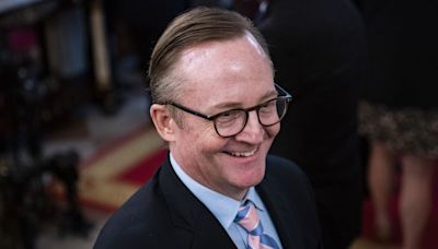 Former Obama press secretary Robert Gibbs hired to lead Warner Bros. Discovery PR