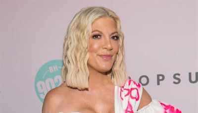 Tori Spelling shares photo of mini '90210' cast reunion